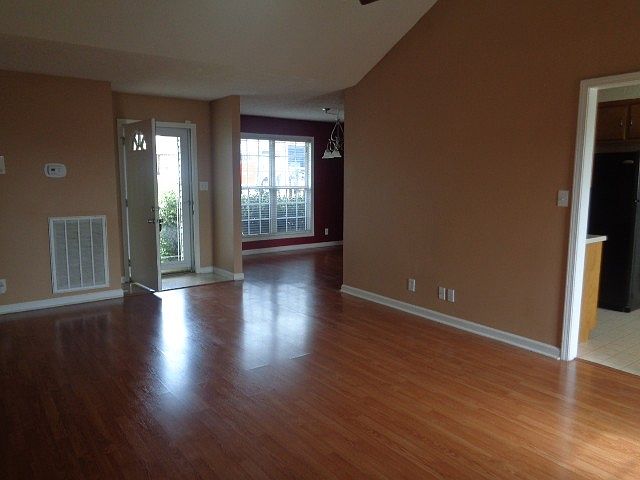 2nd image of 3693 Gracelawn Dr
