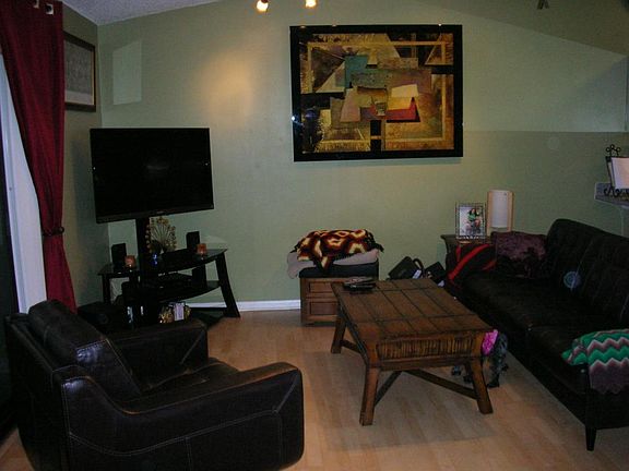 4th image of 77 Mayfair Ln