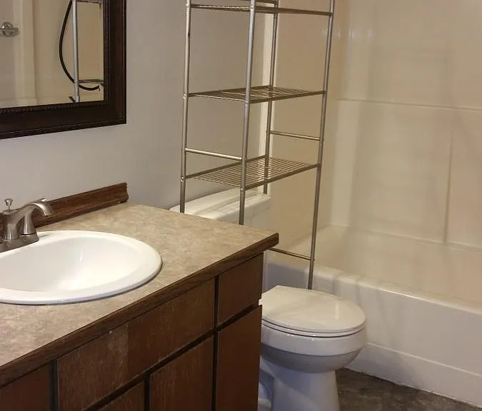 1347 Whitney Ave #A — Photo 2