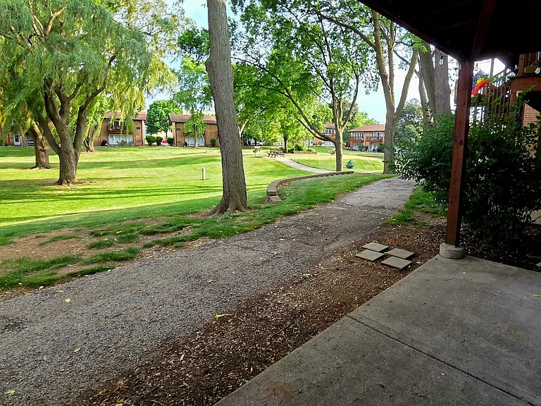 2205 Arbor Cir #8 — Photo 9