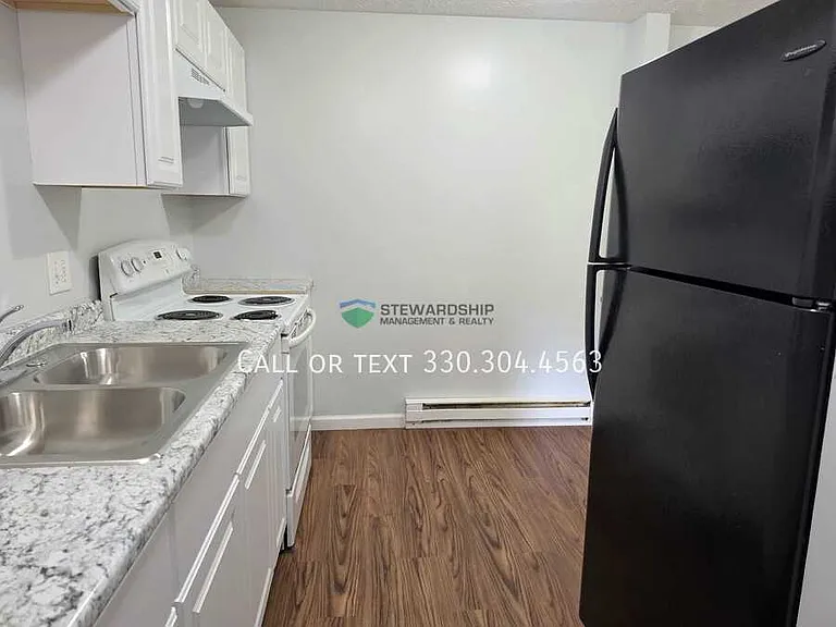 1111 N Elm St #R — Photo 1