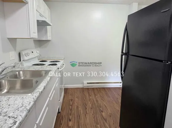 1111 N Elm St APT R, Orrville, OH 44667