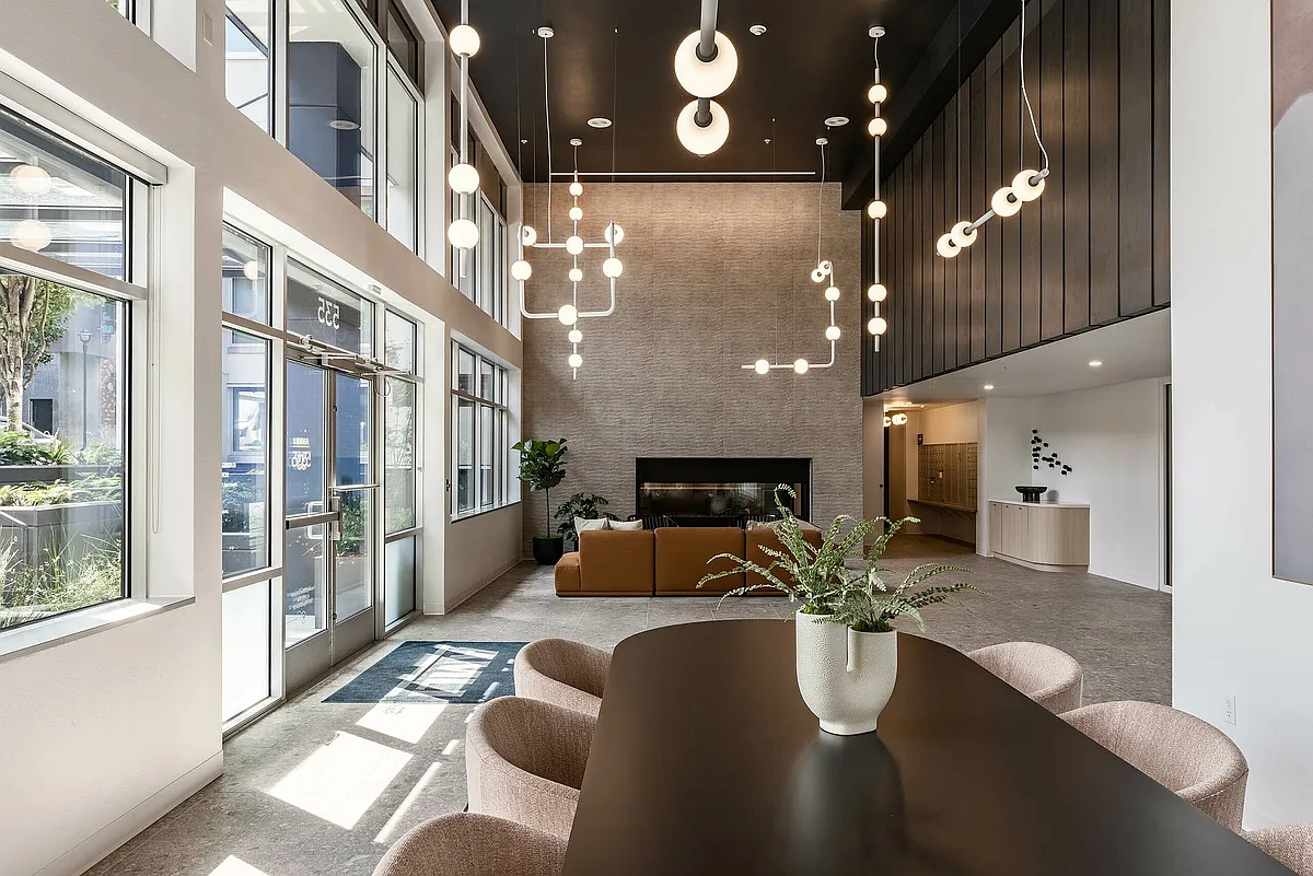 535_amenity_lobby_3 - AMLI 535