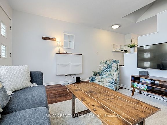 4th image of 53 Harold St