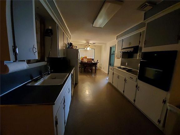 3rd image of 200 Oakwood Pl