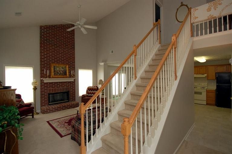 2nd image of 720 Woodhaven Pl