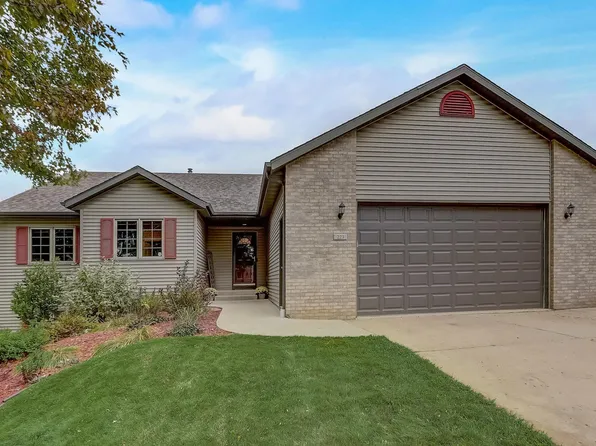 223 Chateau Dr, Cottage Grove, WI 53527