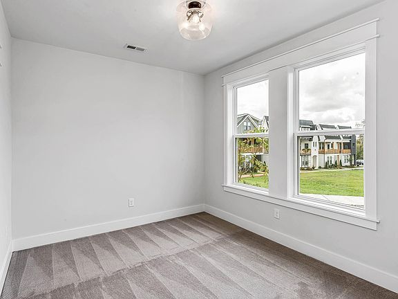 4th image of 530 Edwin St #30