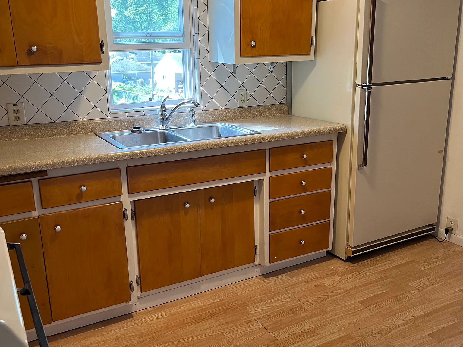2 bed, 700 sqft, $1,000 — Photo 3