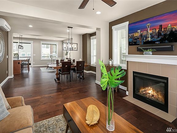 4th image of 1021 10th Ave NE #4.1