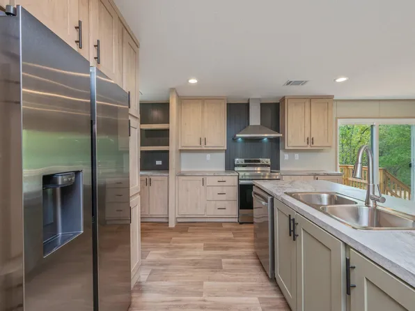 232 Amaryllis Ln, Defuniak Springs, FL 32433