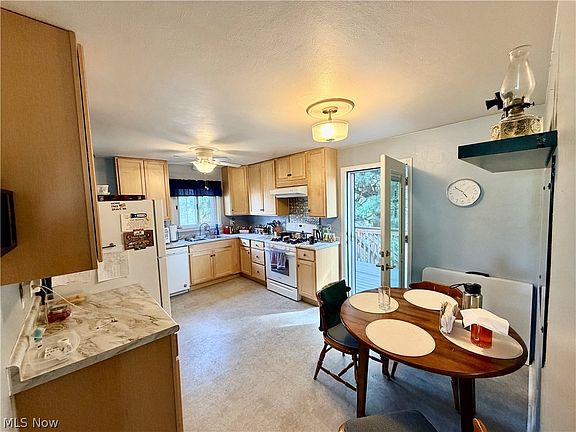 3rd image of 3922 Hanlin Way