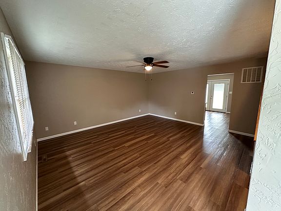 5th image of 616 Holly St APT A
