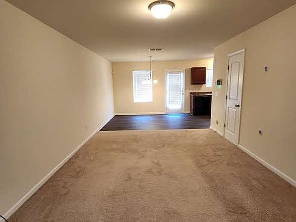 4th image of 325 Irish Ln