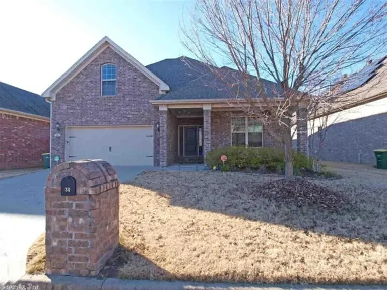 34 Forest Valley Ln — Photo 1