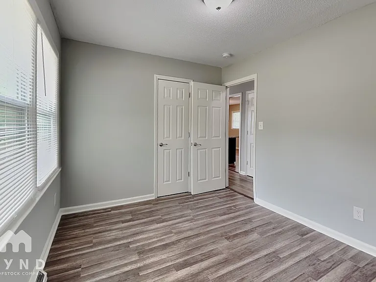 547 Whitethorn Dr — Photo 14