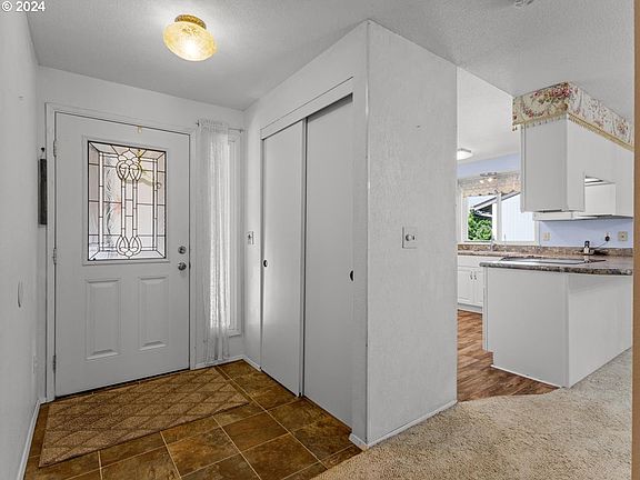 5th image of 619 NE 127th Ave