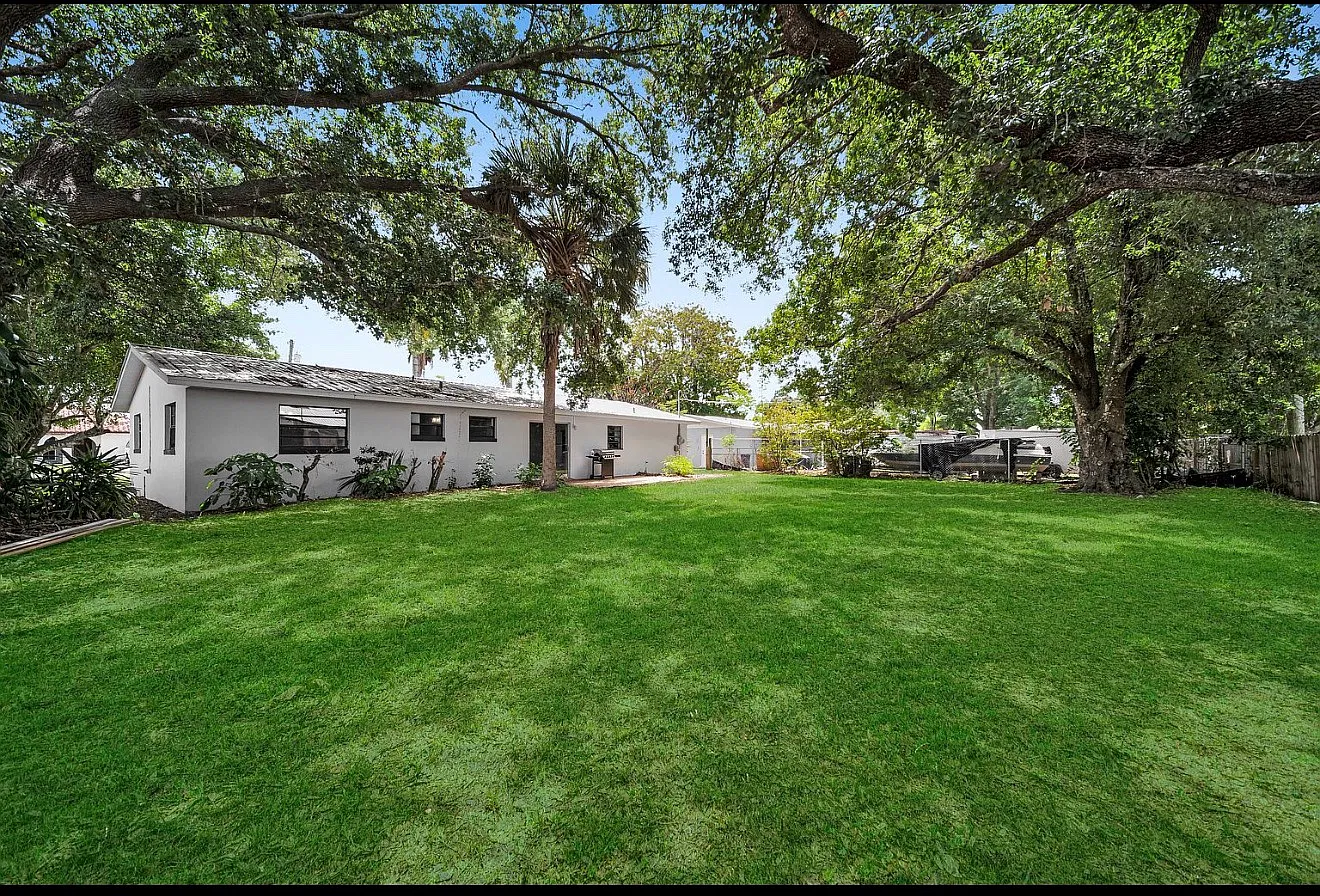 3 bed, 1278 sqft, $2,000 — Photo 2