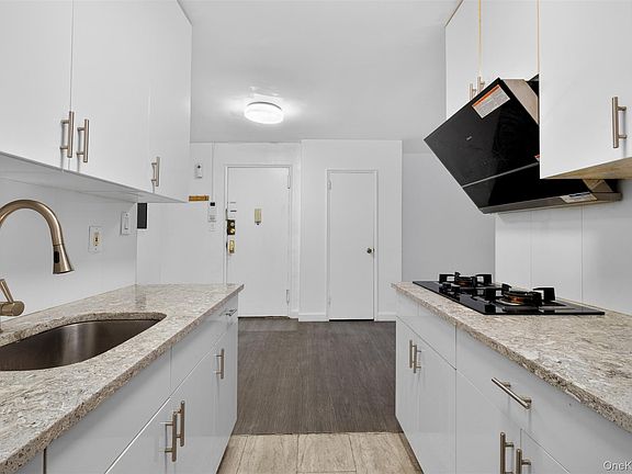 5th image of 132-35 Sanford Avenue #408