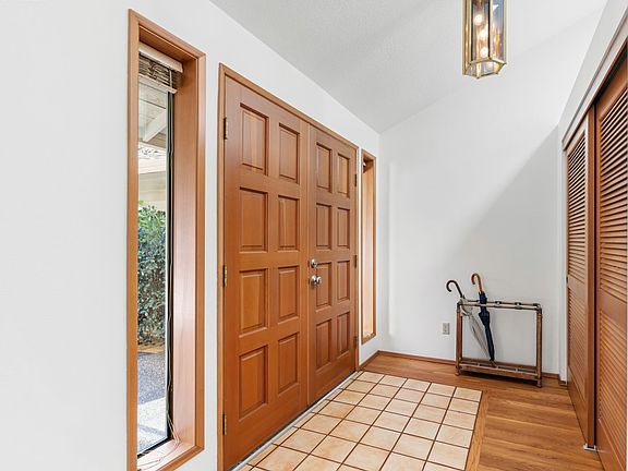 4th image of 7075 SW Tierra Del Mar Dr
