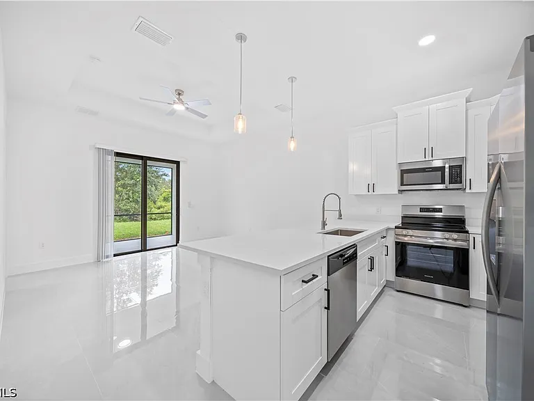 2218 Fairway Dr — Photo 2