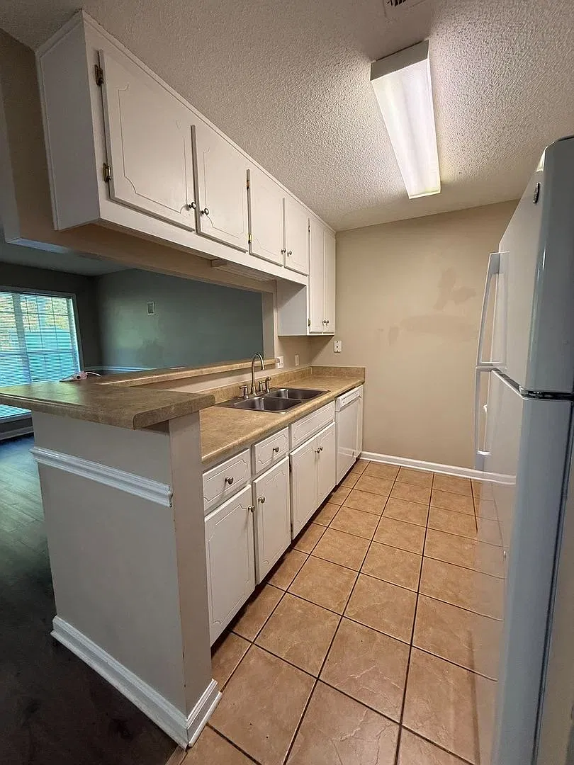 201 N Springview Drive — Photo 3