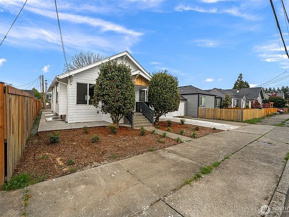 2nd image of 305 Meadow Avenue N