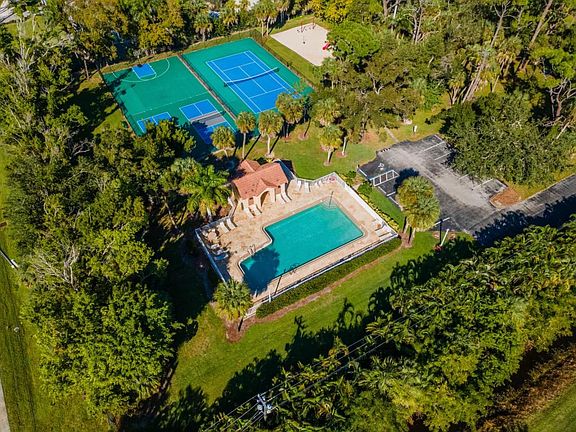 4th image of 9841 Las Casas Dr