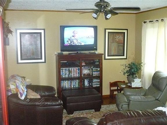 3rd image of 1403 Severs Dr
