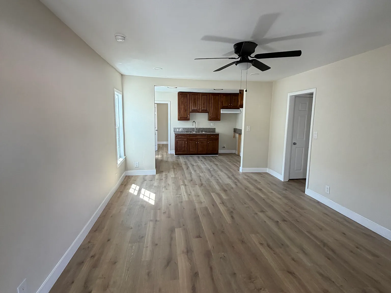 3 bed, 945 sqft, $2,600 — Photo 1