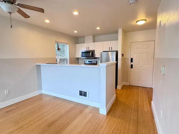524 6th Ave W APT 102, Seattle, WA 98119