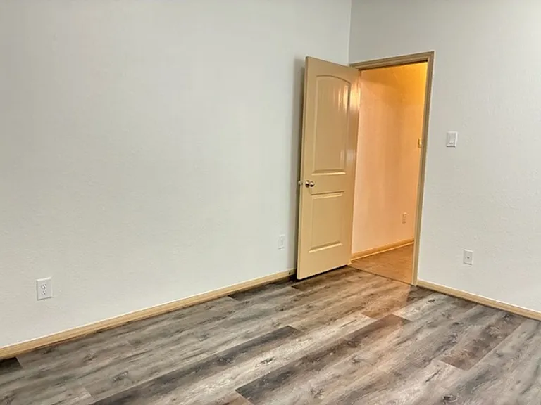 7042 Windy Run Ct — Photo 14