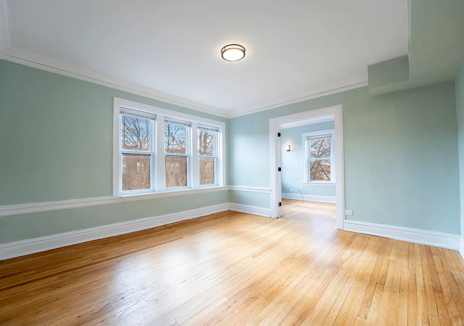 3 bed, 1100 sqft, $2,600 — Photo 2