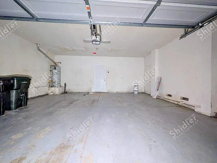 3 bed, 2.5 bath, 2018 sqft, $2,595 — Photo 2