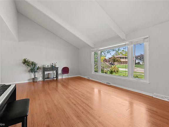 5th image of 1974 Camberly Dr