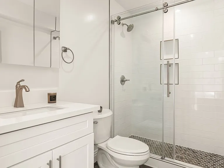 1713 Kelton Ave — Photo 32
