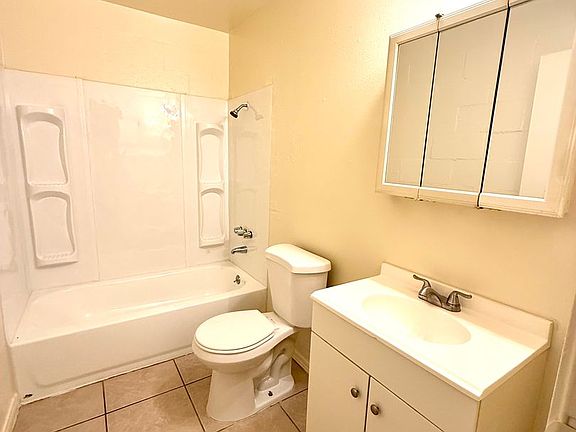 3rd image of 1693 Villa Ave #F4