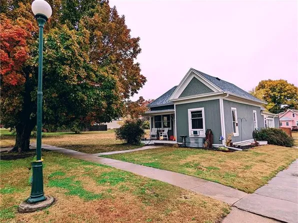 815 Miami St, Hiawatha, KS 66434