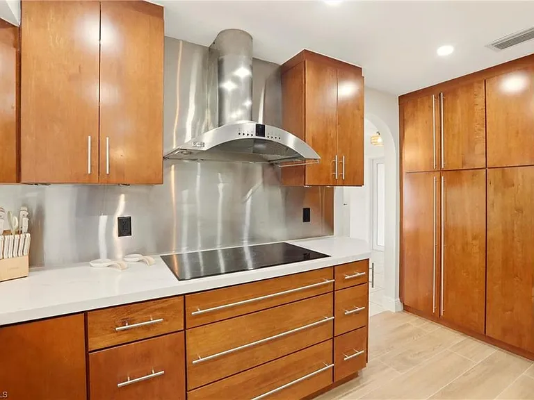 339 Landmark St — Photo 12