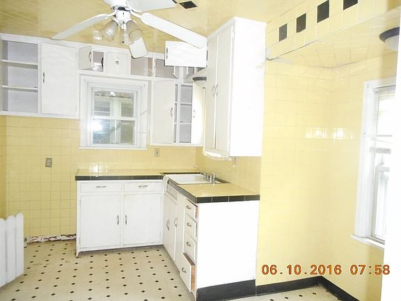 5th image of 919 E Irvington Ave