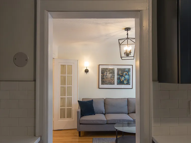 856 Bronson Ave — Photo 52