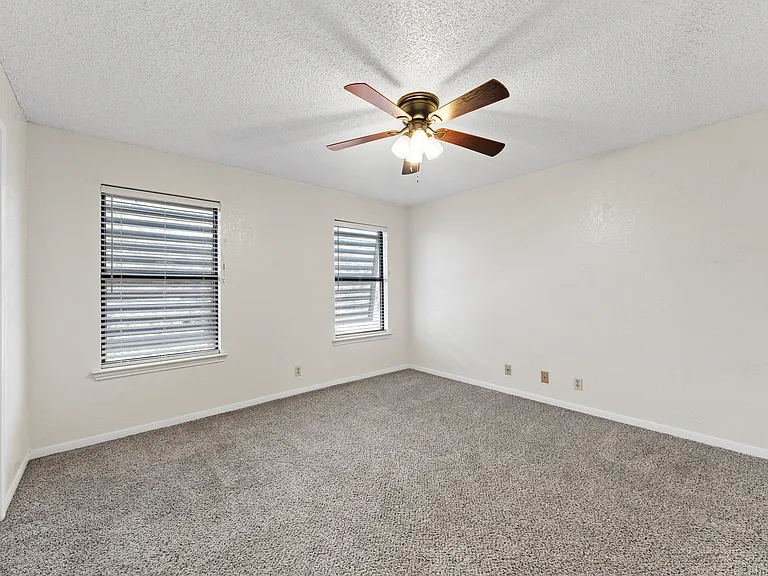 9622 Oak Springs Dr — Photo 33