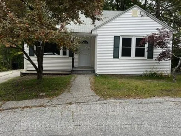 76 7th St #76, Auburn, ME 04210