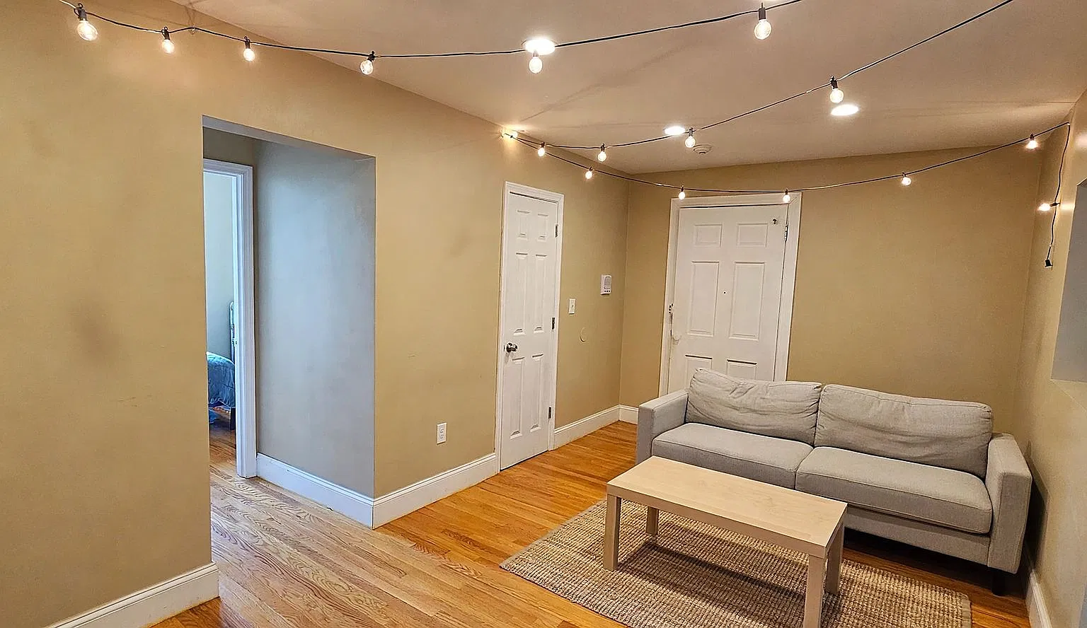 No Fee! Popular Off-Campus Choice! Desirable Street Near Bu! Heat & Hw Inc — Photo 3