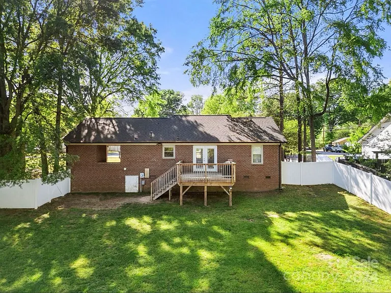 1428 Midlake Ave — Photo 27
