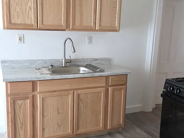 97 Oak St #3 — Photo 3