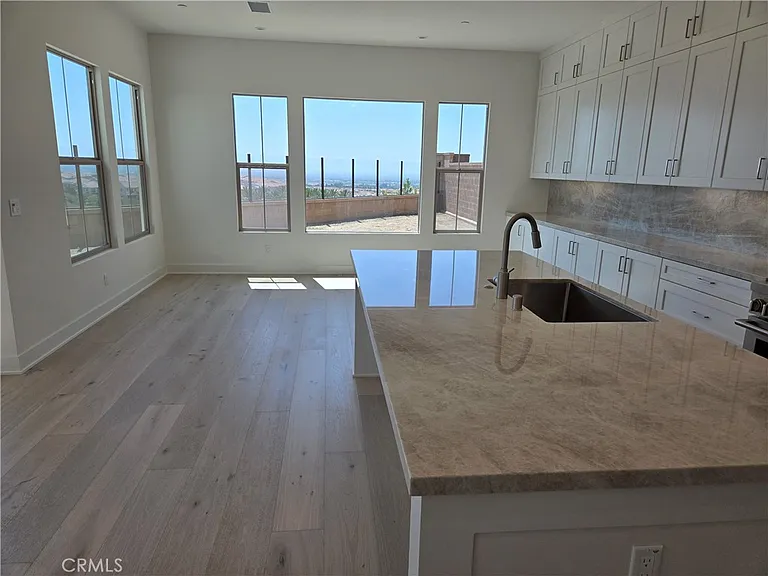 211 Maricopa — Photo 5