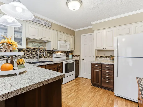 1807 1/2 County Road East E #34, Saint Paul, MN 55110