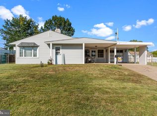 14 Vista Rd, Levittown, PA 19057