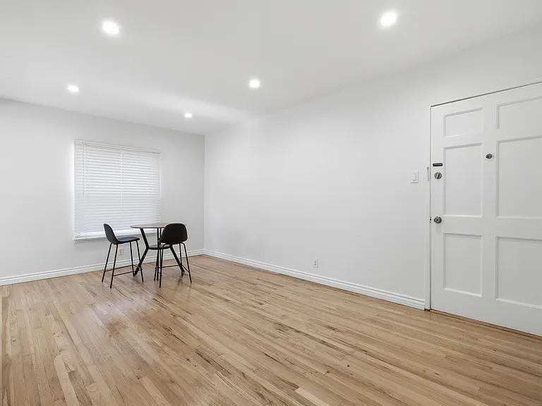 11654-11656 Chandler Blvd #2 — Photo 5